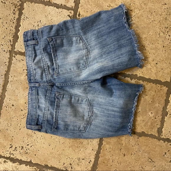 Forever 21 distressed jean shorts - Picture 4 of 4